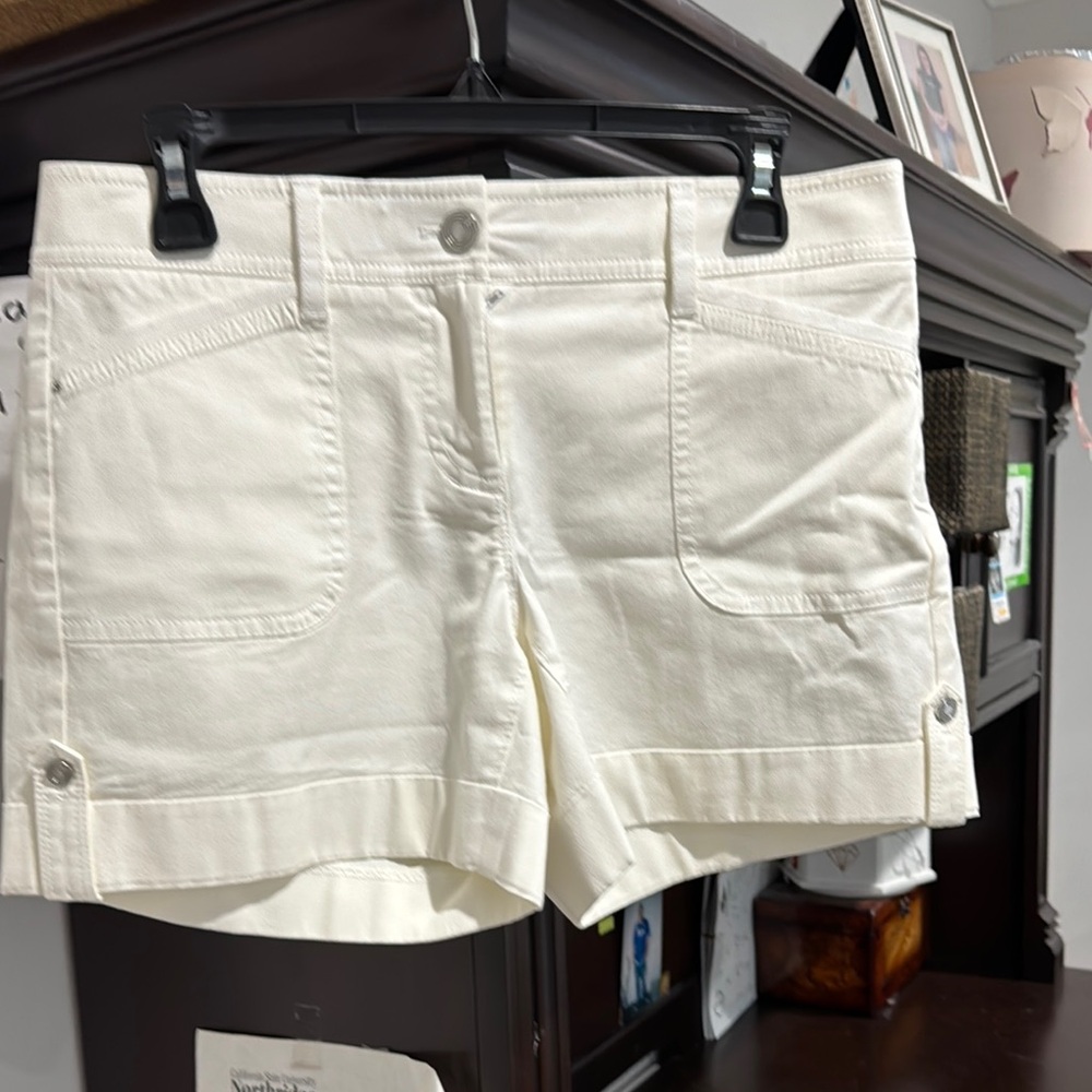 White House Black Market Cream Shorts White House black market size 2